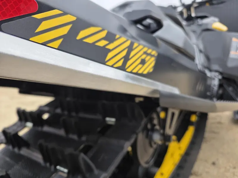 Ski-Doo SUMMIT NEO+ 600 EFI 2026