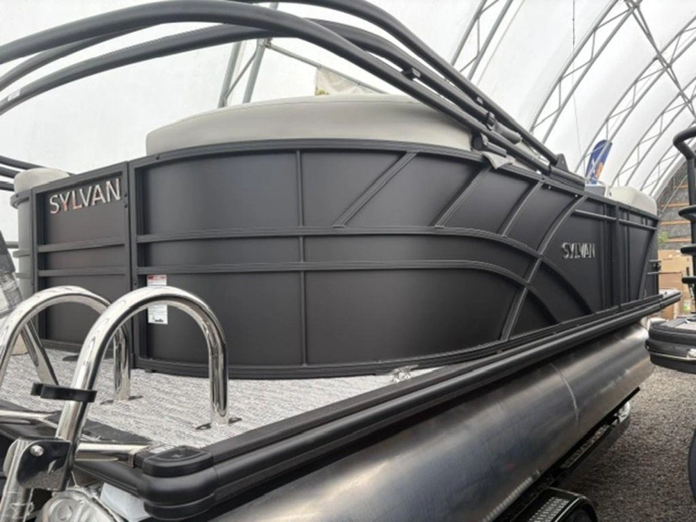 2027 Sylvan Mirage 8520 Lz