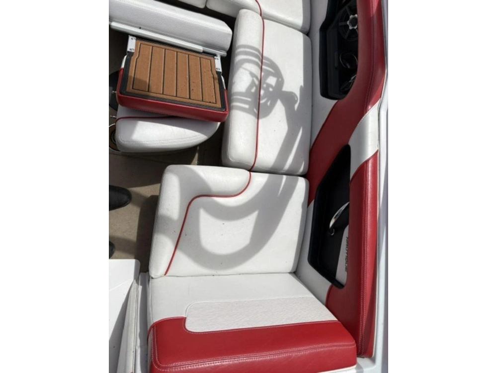 2016 Nautique 200
