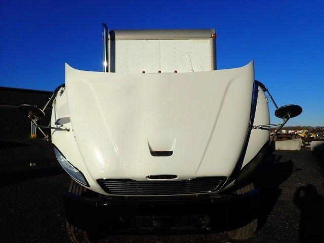 2016 Freightliner M2106