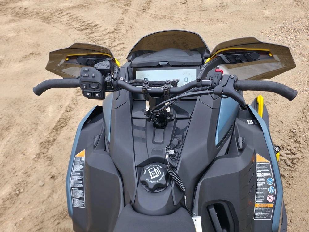 2026 Ski-doo Mxz X-rs W/ Competition Pkg 850 E-tec Turbo R Ripsaw Ii 2-ply 1.25" Shot W/ Smart-shox W/ 10.25" Touchscreen