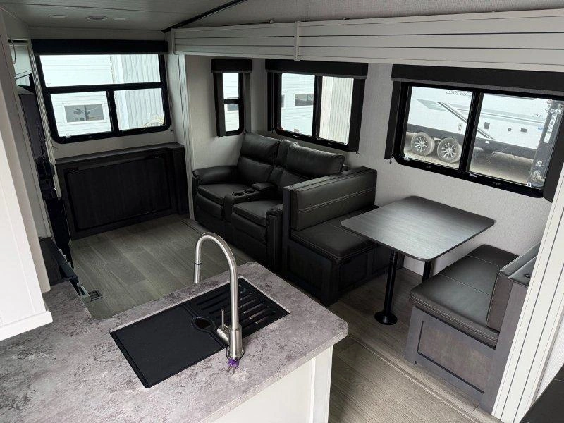 Keystone Rv Cougar 2400re 2025