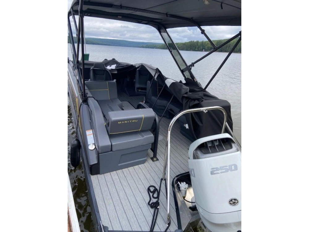 2025 Manitou Explore 24 Max Navigator