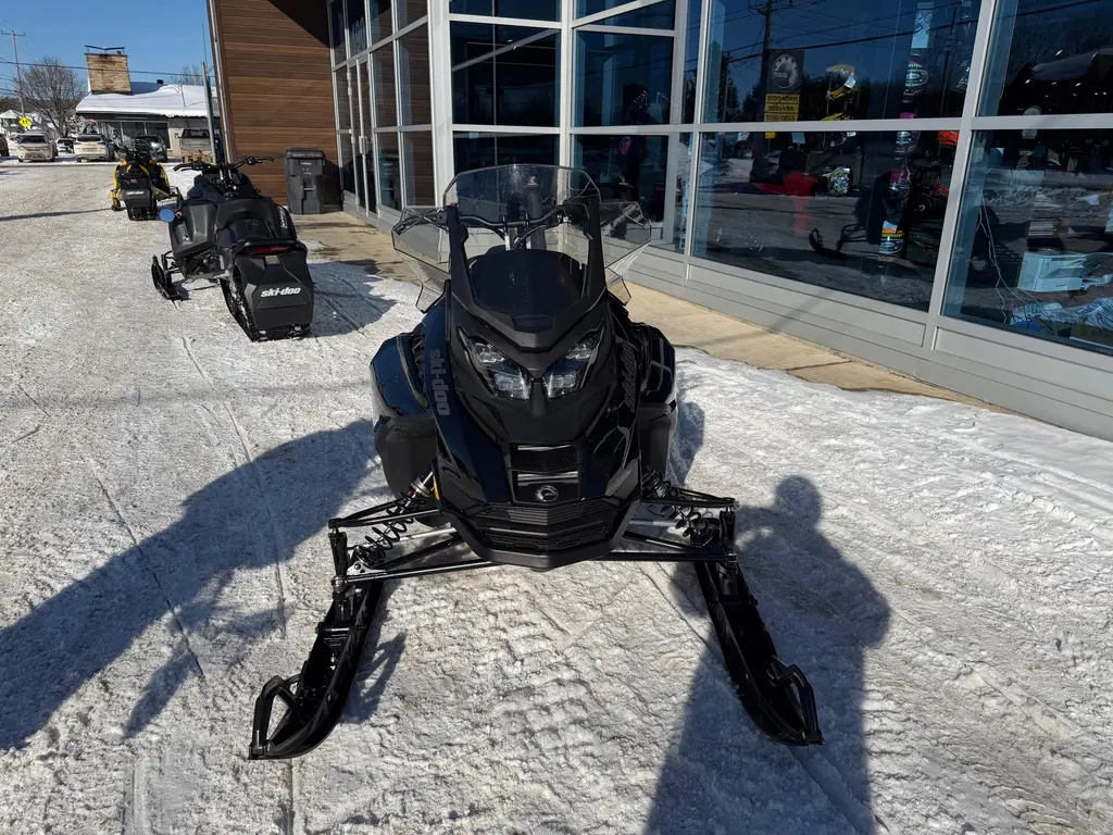 Ski-Doo RENEGADE ADRENALINE 900 ACE Turbo R RipSaw 1.25" E.S. 2025