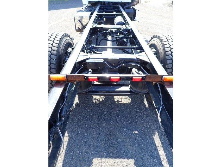 2016 Freightliner M2106