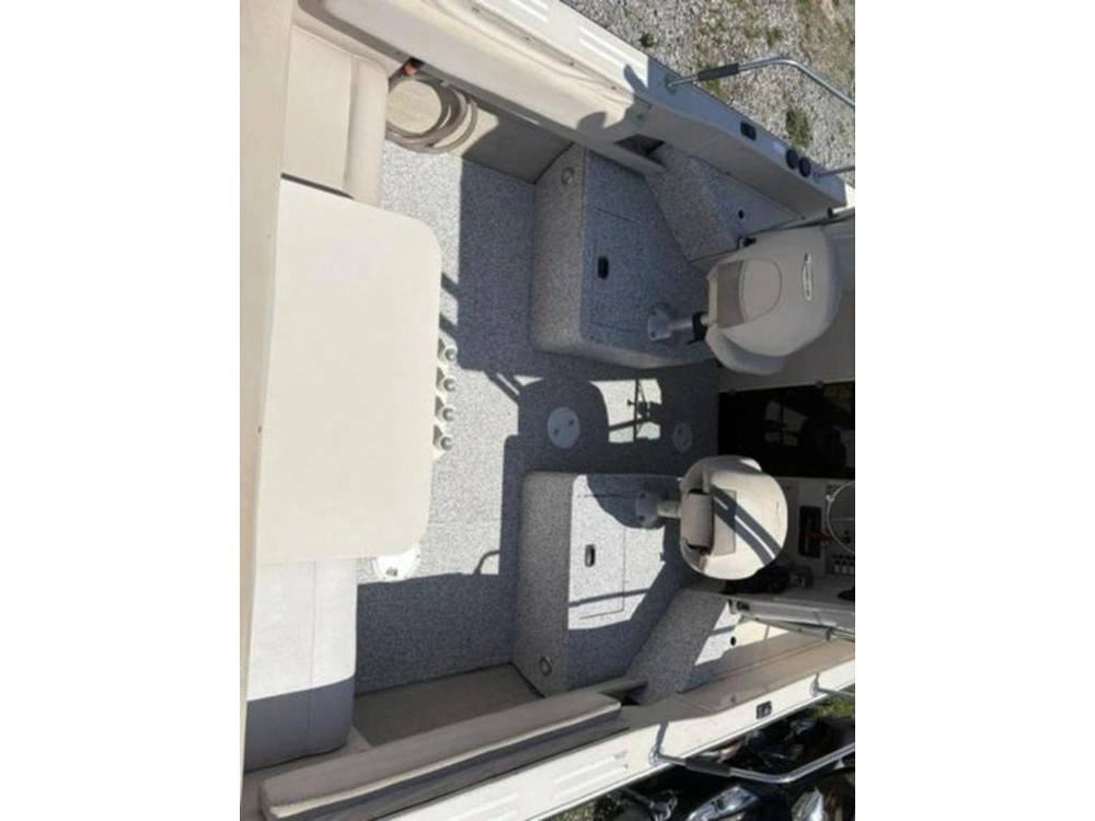 2001 Crestliner Eagle 23'