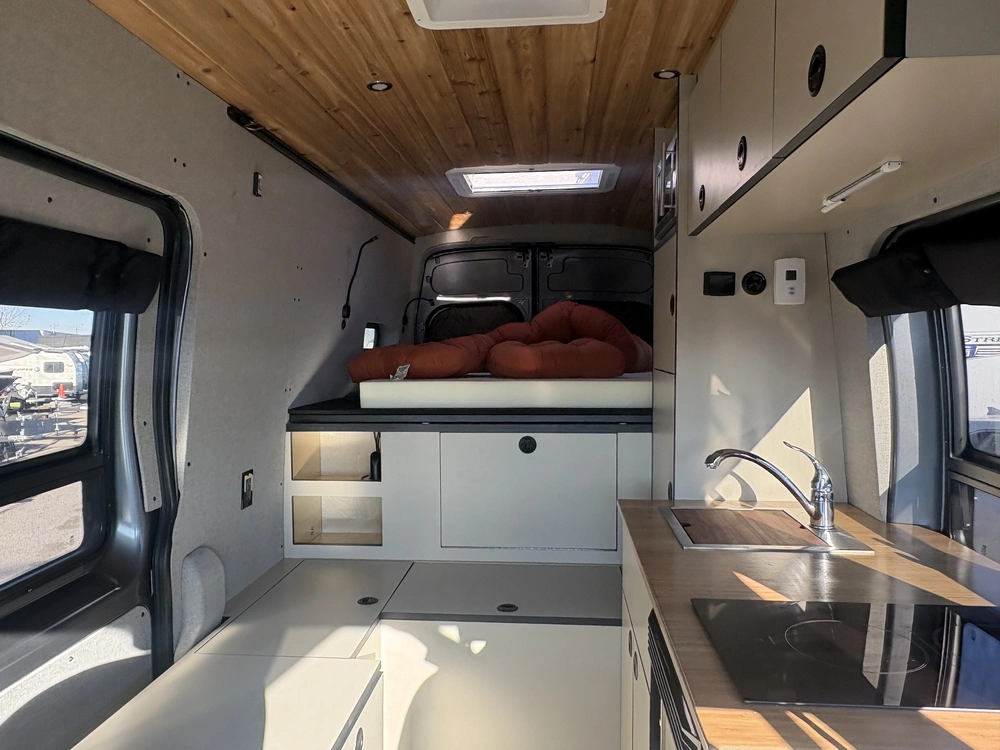 2021 Ford Transit Pura Vida