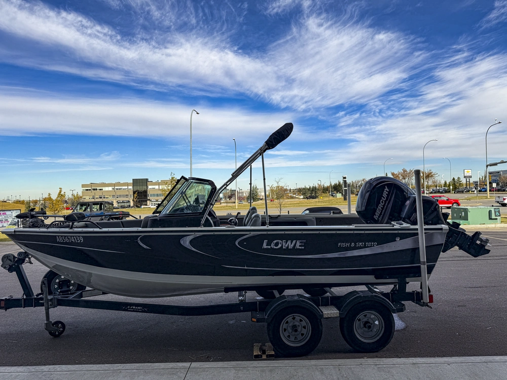 2015 Lowe Boats Fish & Ski 1810