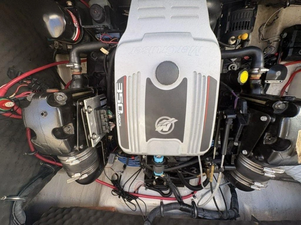 2013 Rinker Boat Co 246 Cc