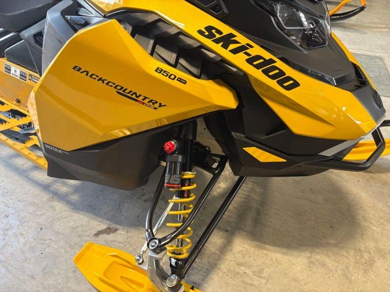 Ski-doo Backcountry X-rs 146 (43'') 850 E-tec Ice Storm 150 1.5'' E.s. W/ 10.25'' Touchscreen 2027