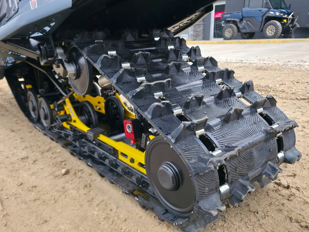 2026 Ski-doo Mxz X-rs W/ Competition Pkg 850 E-tec Turbo R Ripsaw Ii 2-ply 1.25" Shot W/ Smart-shox W/ 10.25" Touchscreen