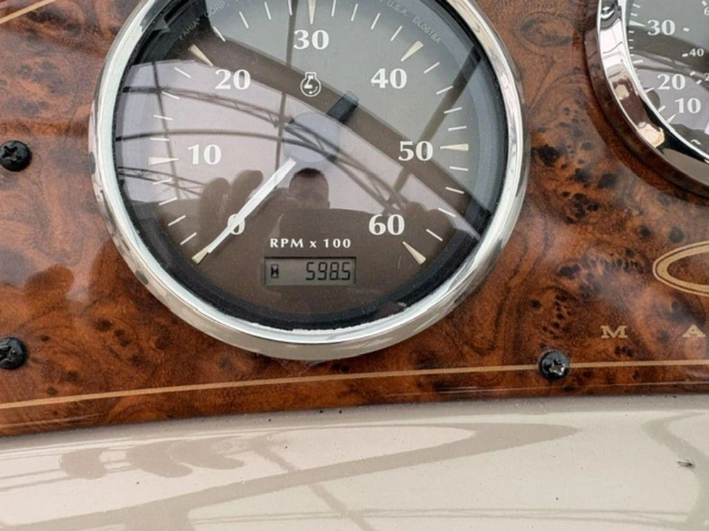 2003 Maxum Marine 330