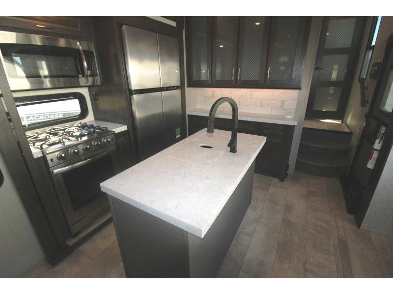 Grand Design Momentum 397th 2021