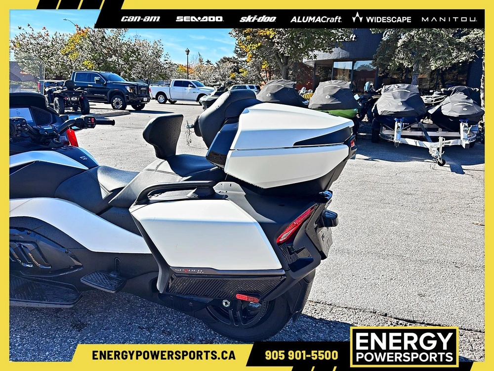 2026 Can-am Vegas White Satin / Special Series