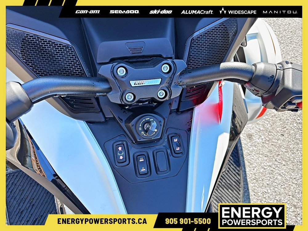 2026 Can-am Vegas White Satin / Special Series