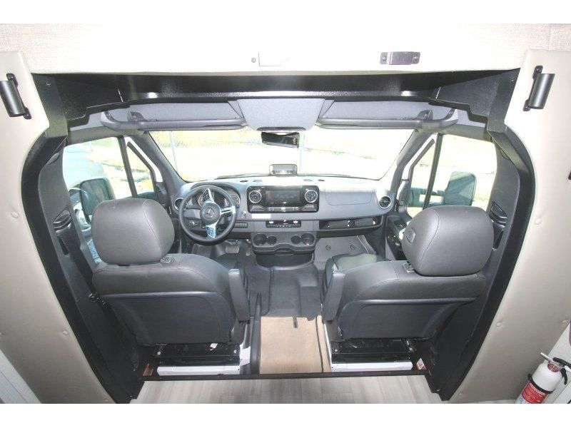 2027 Dynamax Isata 3 24fw