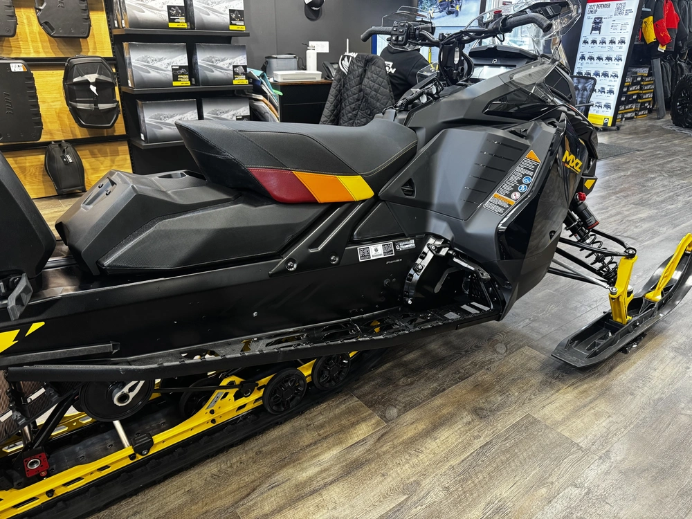 2027 Ski-doo Mxz Adr W/ Blizzard Pkg 137 850 E-tec Ice Ripper Xt 1.25" E.s.