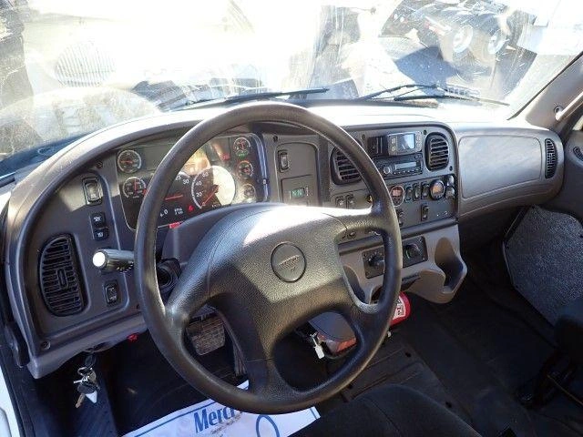 2016 Freightliner M2106