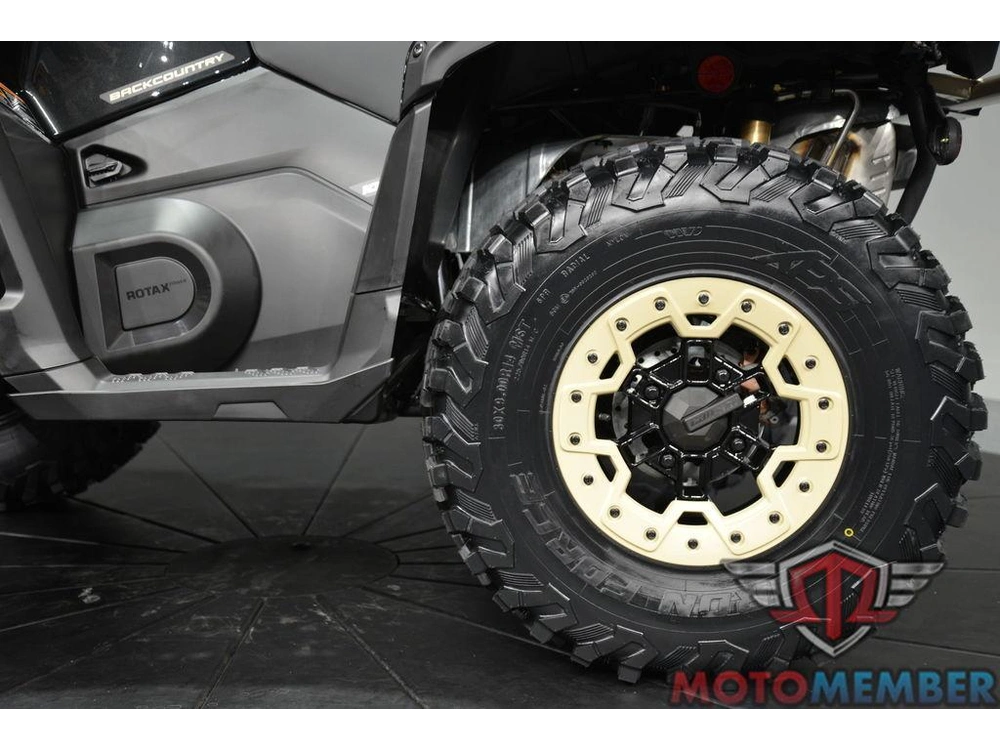 2026 Can-am Outlander Backcountry 1000r Stealth Black