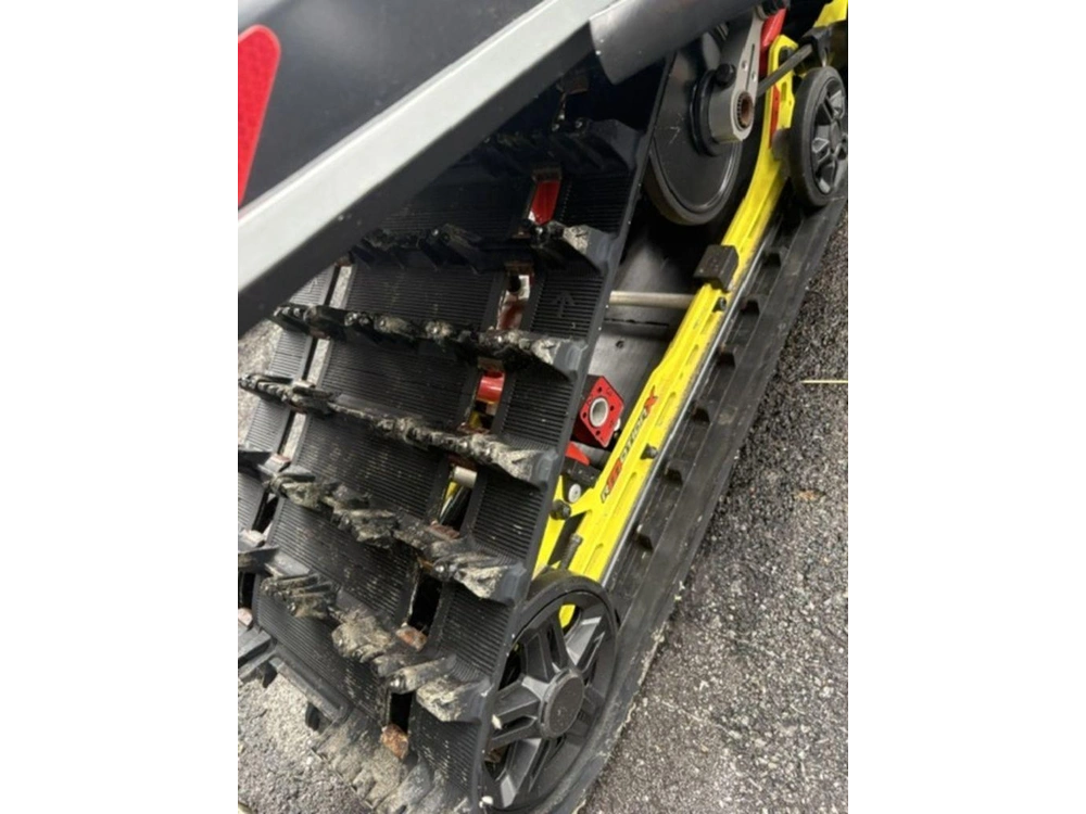 2021 Ski-doo Renegade® X-rs® Rotax® 850 E-tec® Ripsaw 1.25 Yellow_lcd