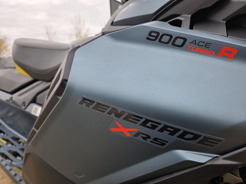 2026 Ski-doo Renegade X-rs 900 Ace Turbo R Ripsaw 1.25" E.s. W/ Smart-shox W/ 10.25" Touchscreen