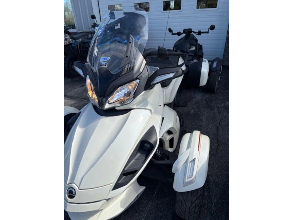 2012 Can-am Spyder® St-s Se5