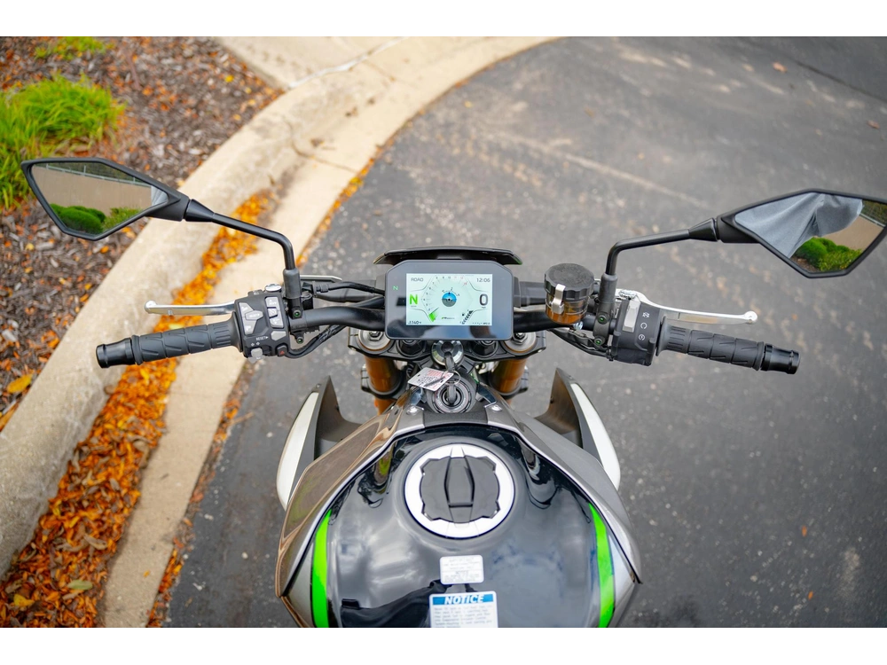 2025 Kawasaki Z900 Se Abs