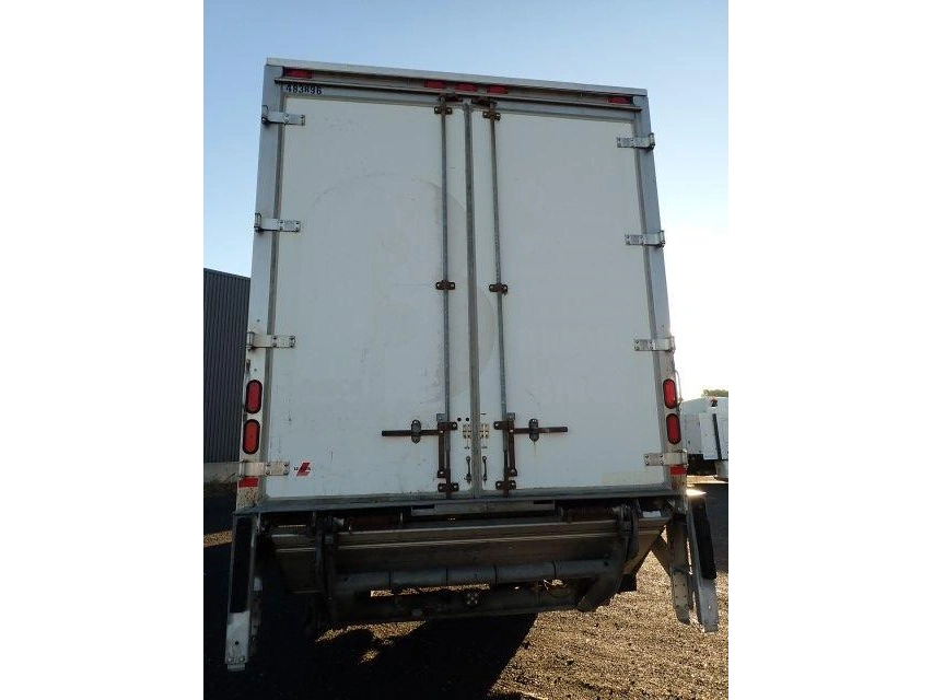 2016 Freightliner M2106