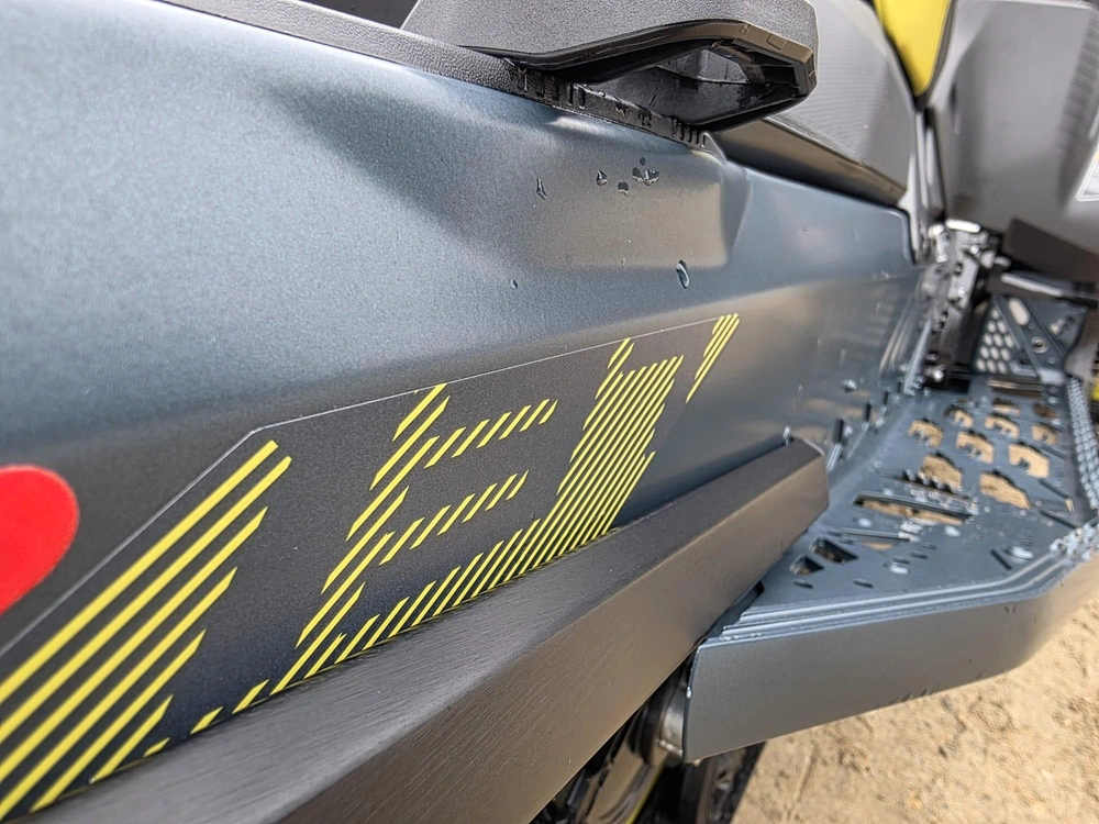 2026 Ski-doo Renegade X-rs 900 Ace Turbo R Ripsaw 1.25" E.s. W/ Smart-shox W/ 10.25" Touchscreen