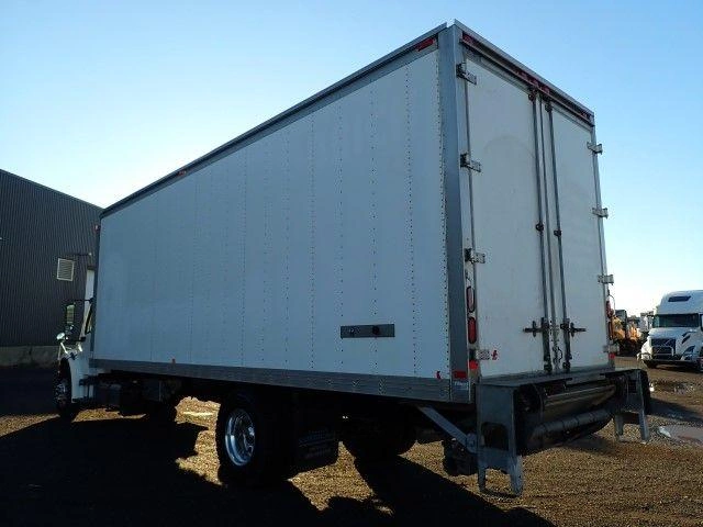 2016 Freightliner M2106