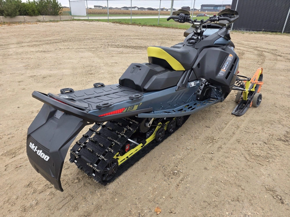 2026 Ski-doo Renegade X-rs 900 Ace Turbo R Ripsaw 1.25" E.s. W/ Smart-shox W/ 10.25" Touchscreen