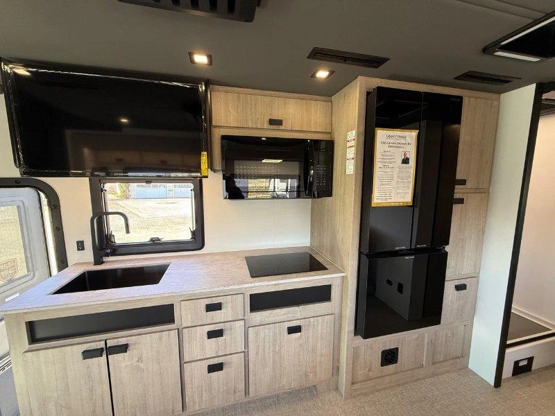 Grand Design Lineage 30dc 2027