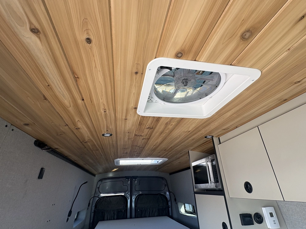 2021 Ford Transit Pura Vida