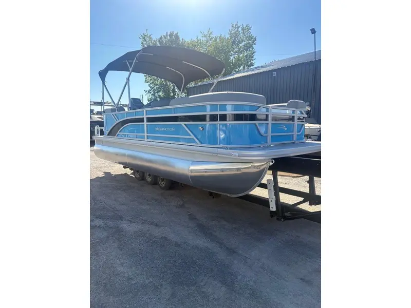 Bennington Marine 21 S Stern Radius 2026