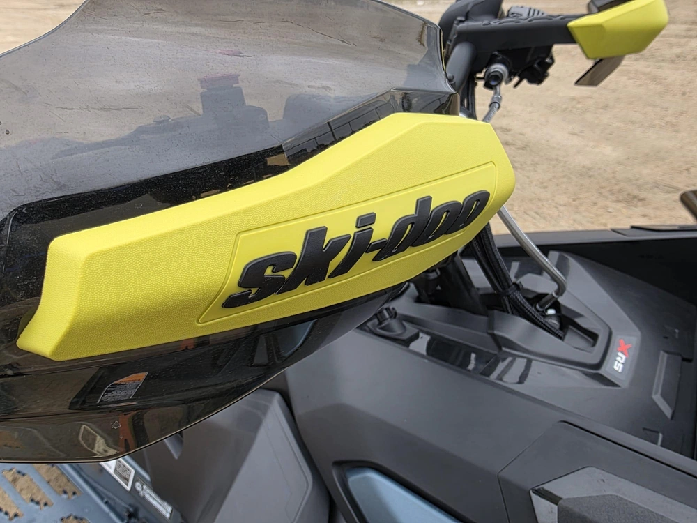 2026 Ski-doo Renegade X-rs 900 Ace Turbo R Ripsaw 1.25" E.s. W/ Smart-shox W/ 10.25" Touchscreen