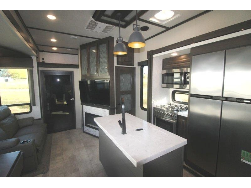 Grand Design Momentum 397th 2021