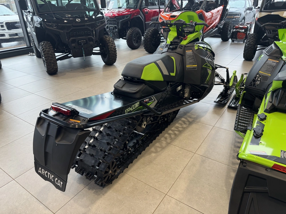 2024 Arctic Cat 8000 Riot Es Qs3 1.6