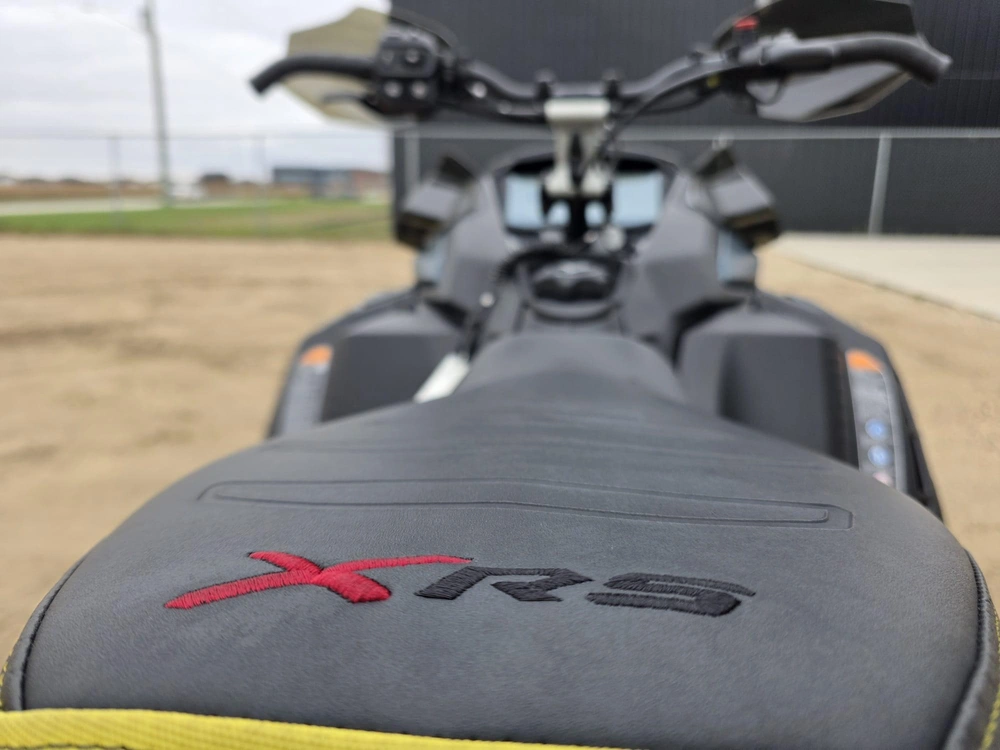2026 Ski-doo Renegade X-rs 900 Ace Turbo R Ripsaw 1.25" E.s. W/ Smart-shox W/ 10.25" Touchscreen