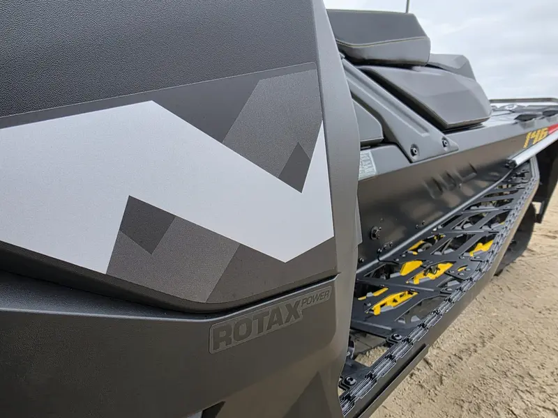 Ski-Doo SUMMIT NEO+ 600 EFI 2026