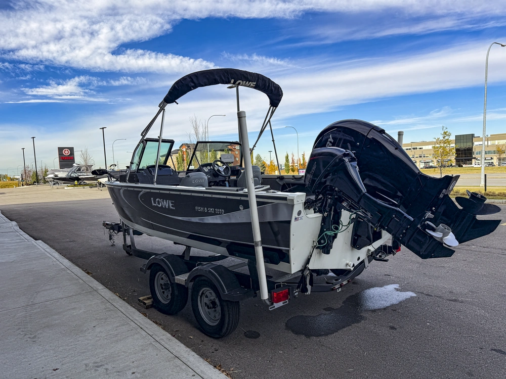 2015 Lowe Boats Fish & Ski 1810