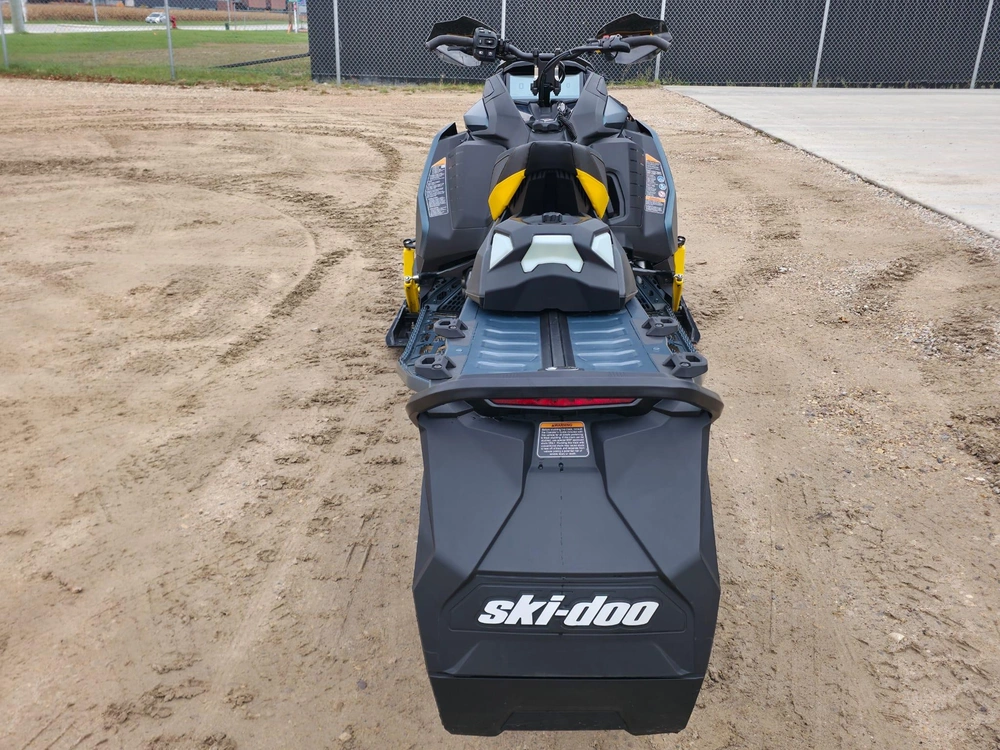 2026 Ski-doo Mxz X-rs W/ Competition Pkg 850 E-tec Turbo R Ripsaw Ii 2-ply 1.25" Shot W/ Smart-shox W/ 10.25" Touchscreen