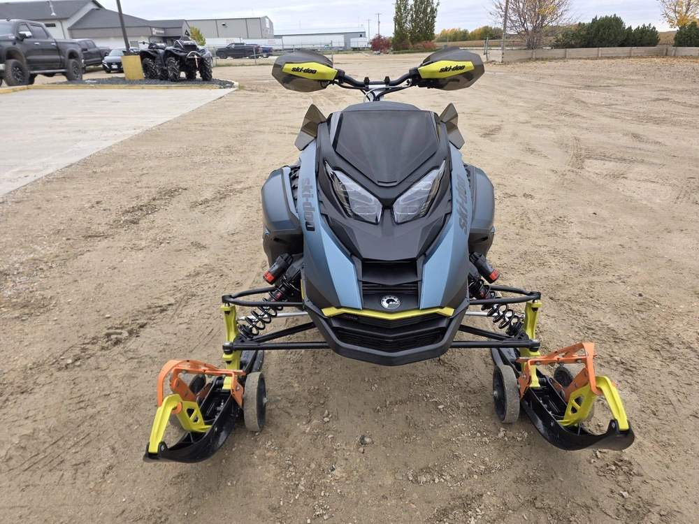 2026 Ski-doo Renegade X-rs 900 Ace Turbo R Ripsaw 1.25" E.s. W/ Smart-shox W/ 10.25" Touchscreen