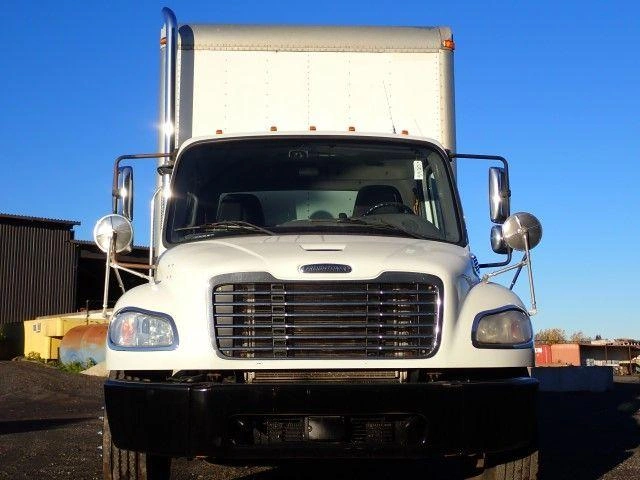 2016 Freightliner M2106