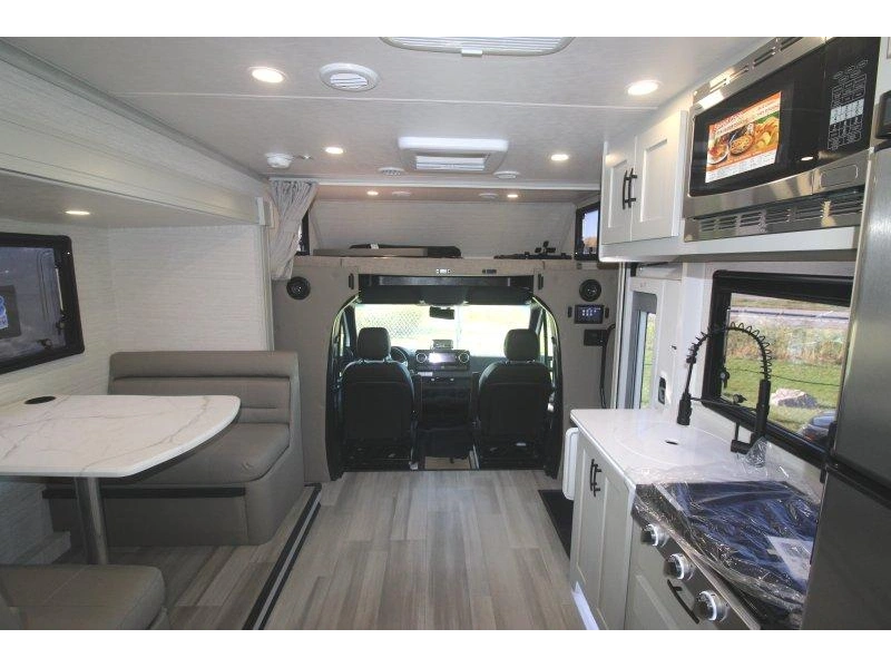 2027 Dynamax Isata 3 24fw