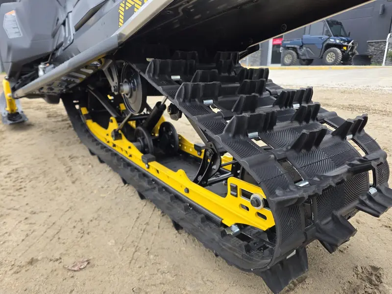 Ski-Doo SUMMIT NEO+ 600 EFI 2026