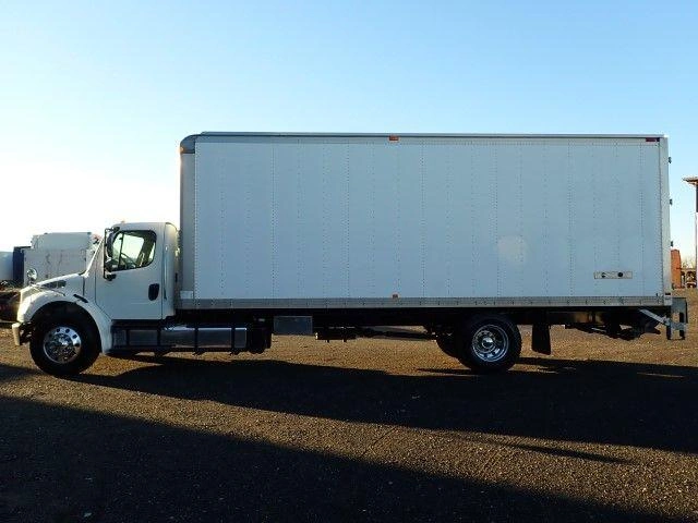 2016 Freightliner M2106