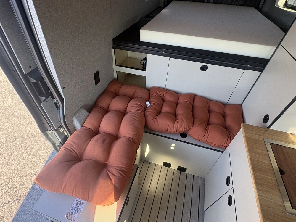 2021 Ford Transit Pura Vida