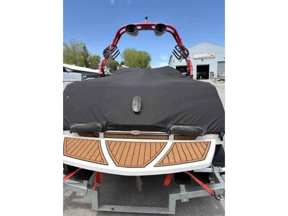 2016 Nautique 200
