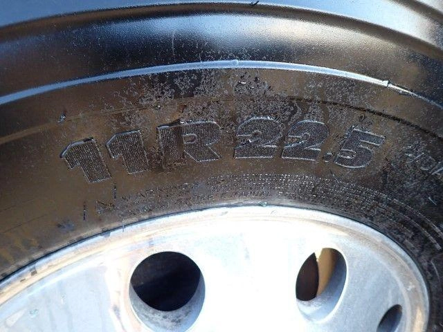 2016 Freightliner M2106