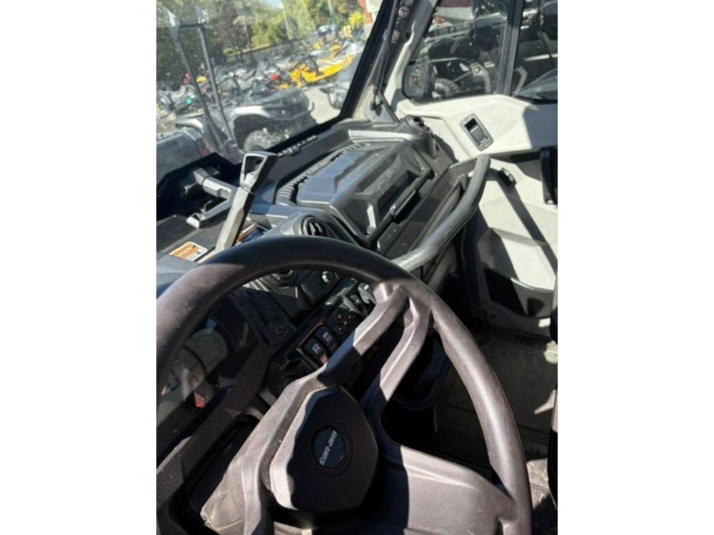 2022 Can-am Defender Limited Hd10